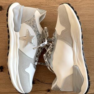 Vintage‎ Havana 1954 Run Silver Glitter Sneaker Women’s 8 1/2 White Suede NWT